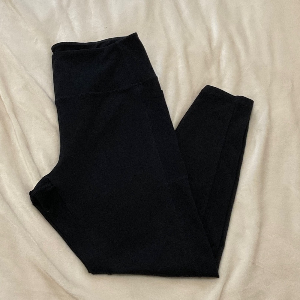 Danskin Classic Black 7/8 Leggings with Side Pockets, Large